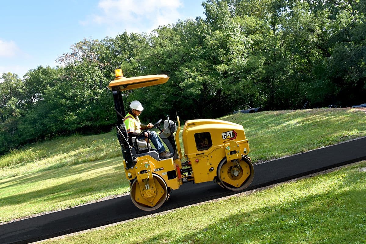 Compacteur tandem à rouleaux CB2.5 GC pour asphalte